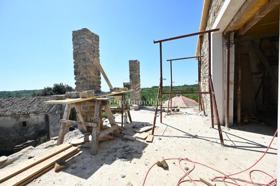 Casa in pietra con vista mare - zona Buie