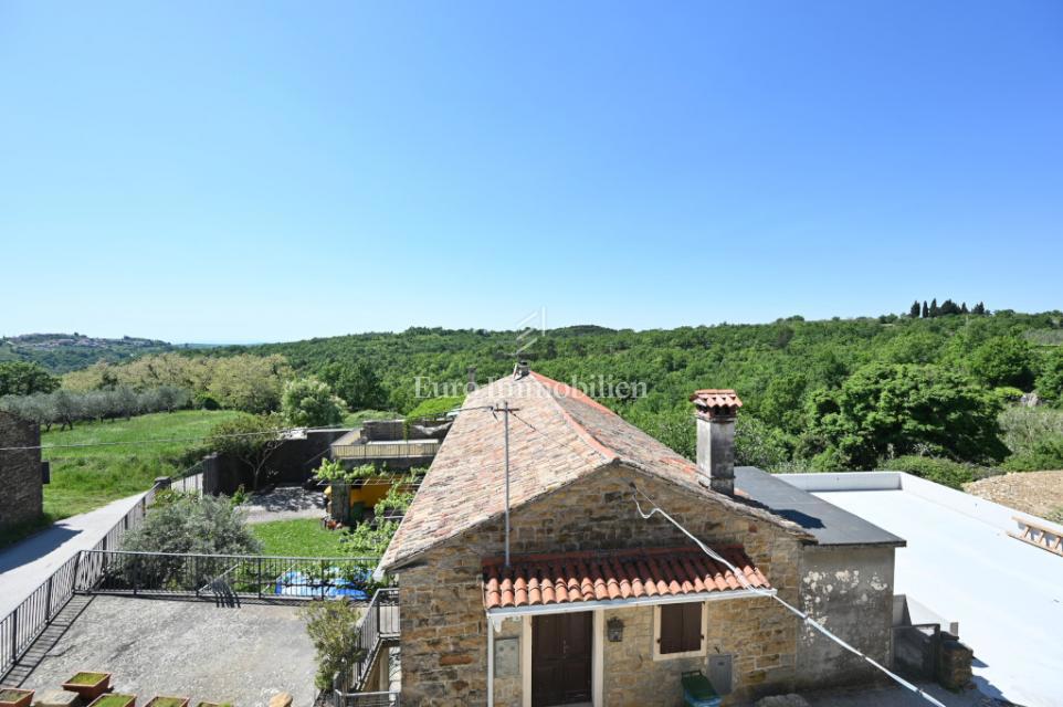 Casa in pietra con vista mare - zona Buie