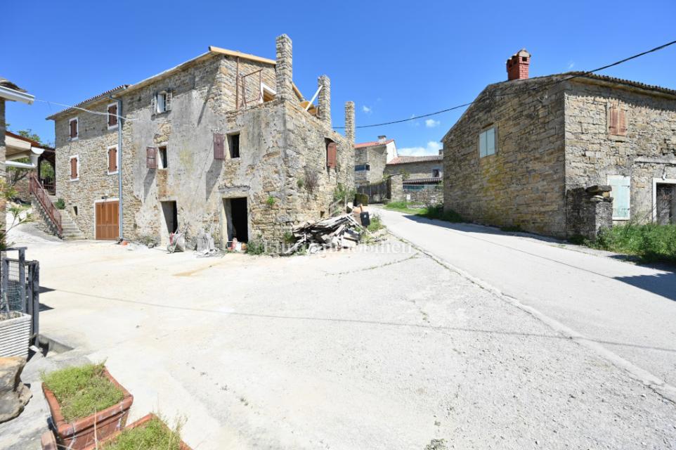 Casa in pietra con vista mare - zona Buie