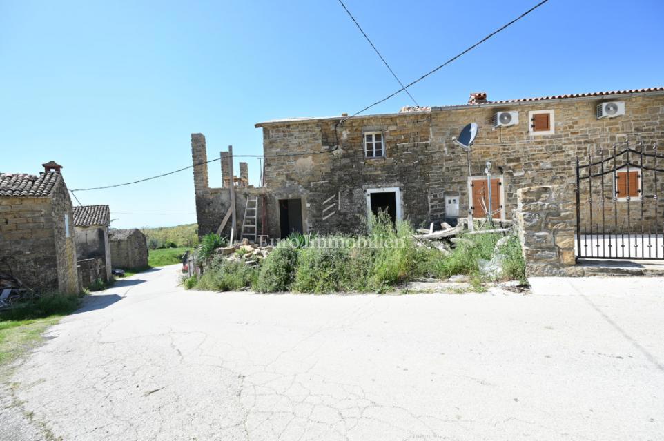 Casa in pietra con vista mare - zona Buie