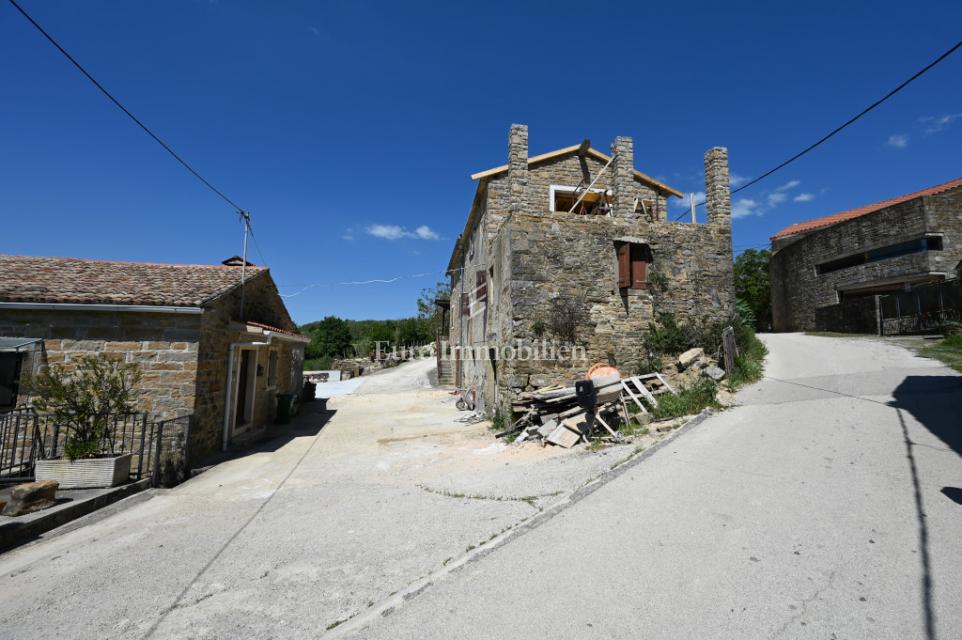 Casa in pietra con vista mare - zona Buie