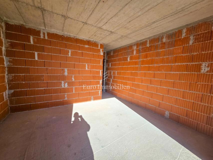 Zona Parenzo - villa con piscina in costruzione