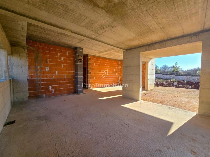 Zona Parenzo - villa con piscina in costruzione
