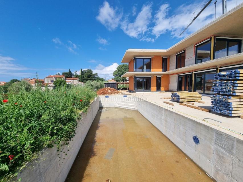 DINTORNI DI PARENZO - bellissima villa con piscina, a 8 km dal mare