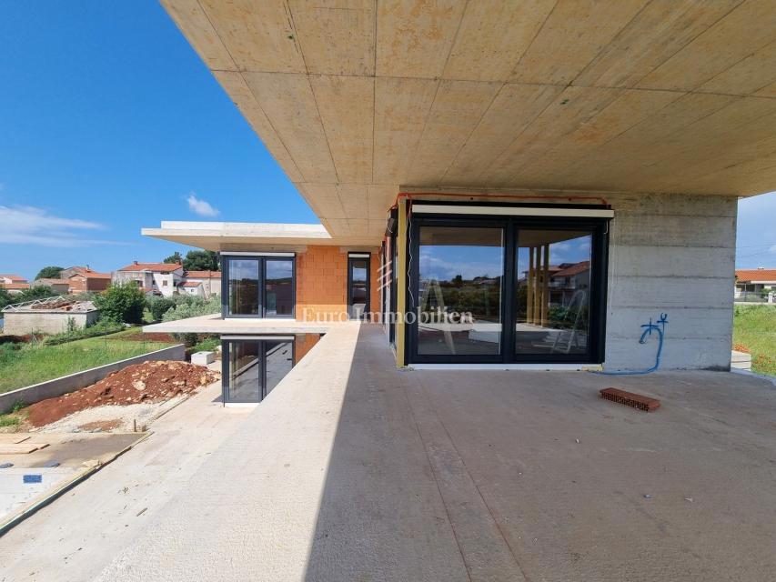 DINTORNI DI PARENZO - bellissima villa con piscina, a 8 km dal mare