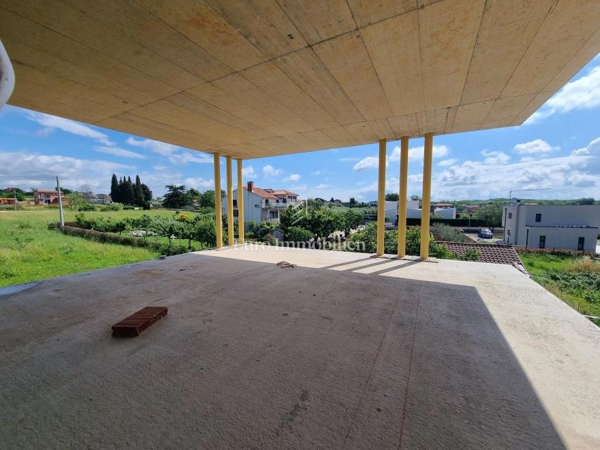 DINTORNI DI PARENZO - bellissima villa con piscina, a 8 km dal mare