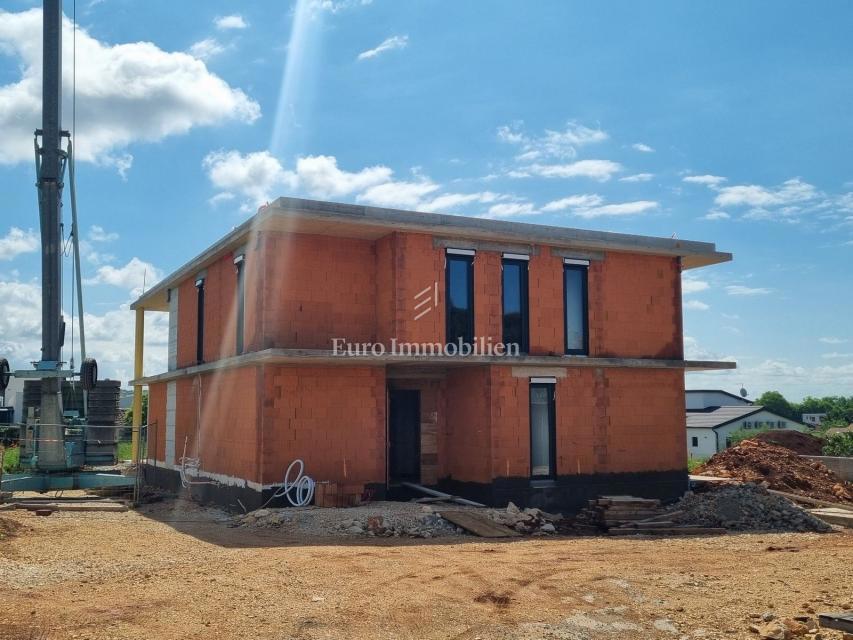 DINTORNI DI PARENZO - bellissima villa con piscina, a 8 km dal mare