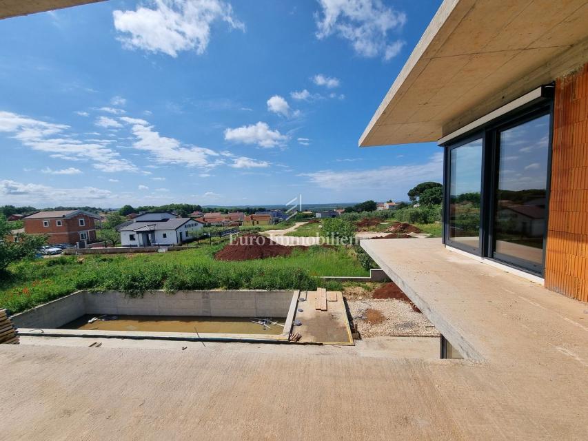 DINTORNI DI PARENZO - bellissima villa con piscina, a 8 km dal mare