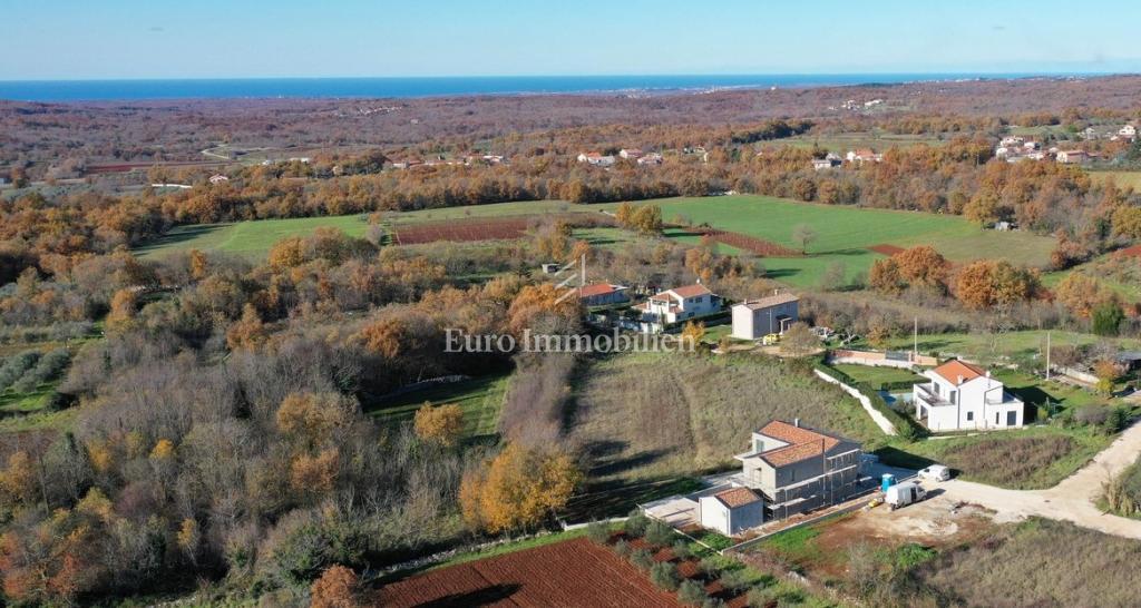 Nuova villa con piscina e garage