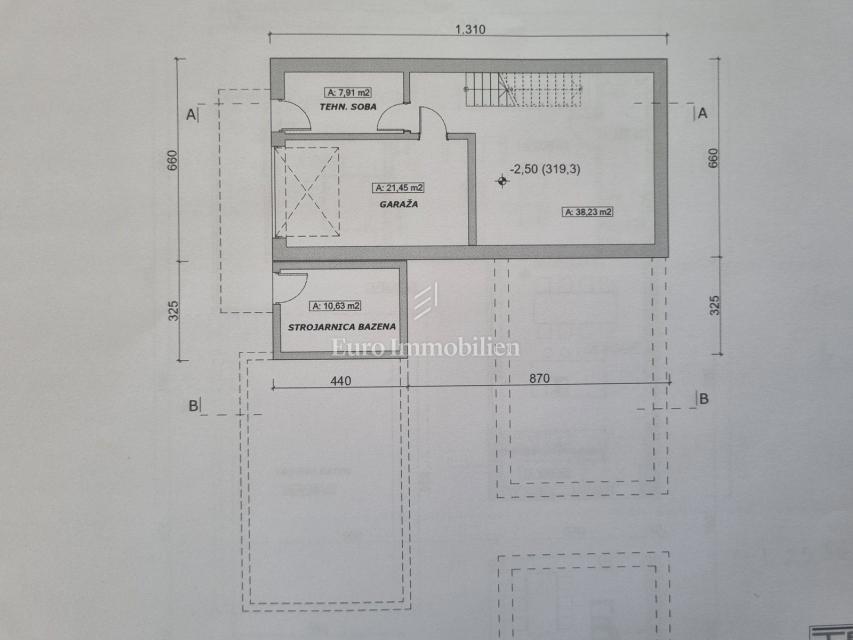 Nuova villa con piscina e garage