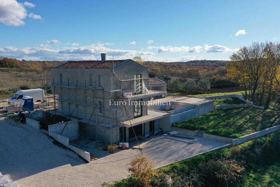 Nuova villa con piscina e garage