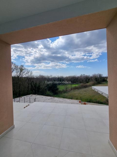 Nuova villa con piscina e garage