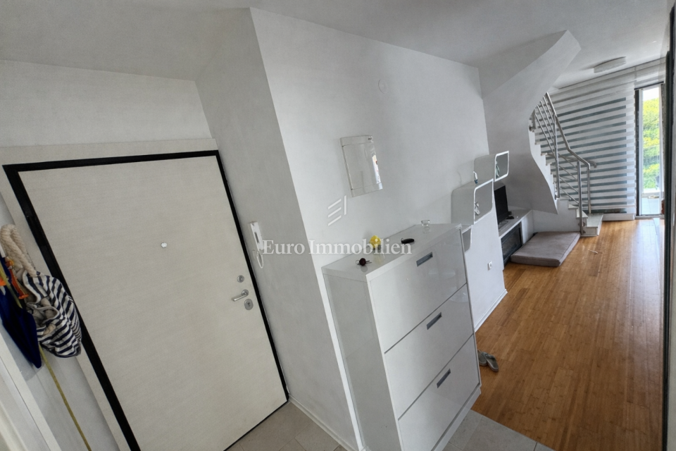 Povljana, Pag - appartamento prima fila al mare