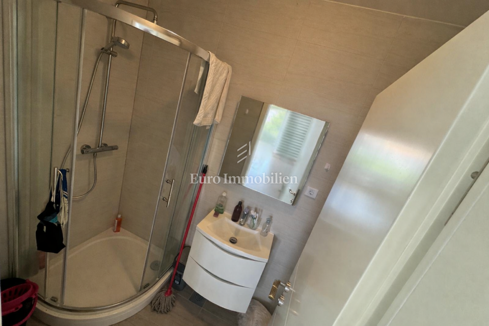 Povljana, Pag - appartamento prima fila al mare