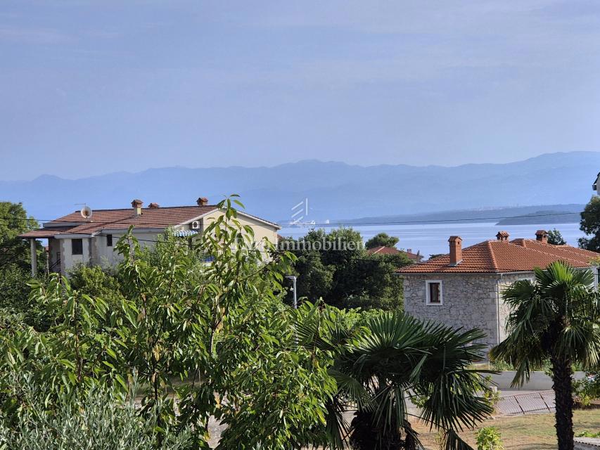 Piano di una casa bifamiliare vicino alla spiaggia