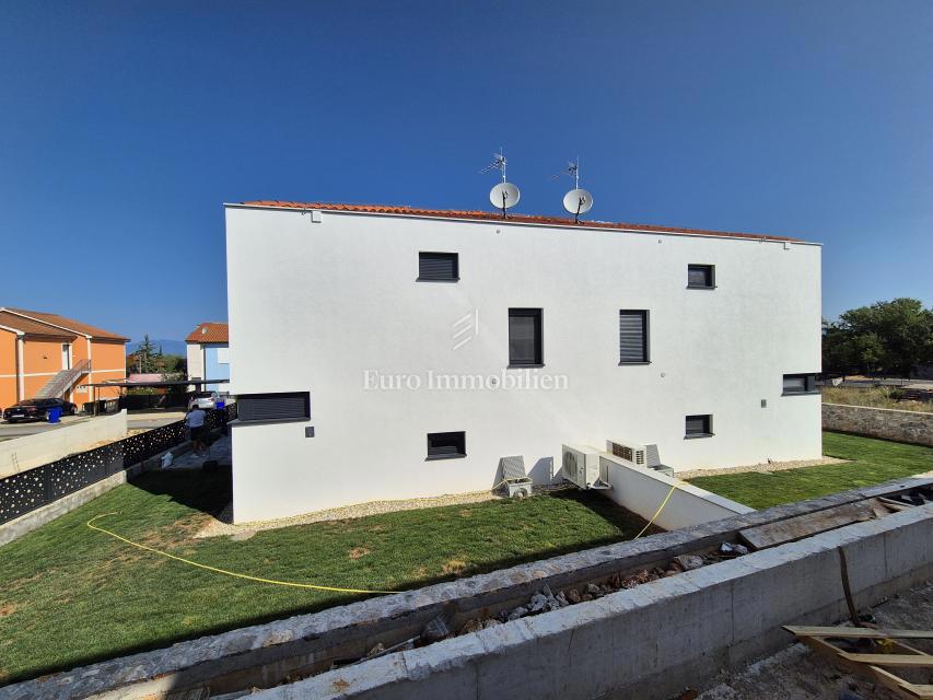 Malinska, nuova arredata con piscina