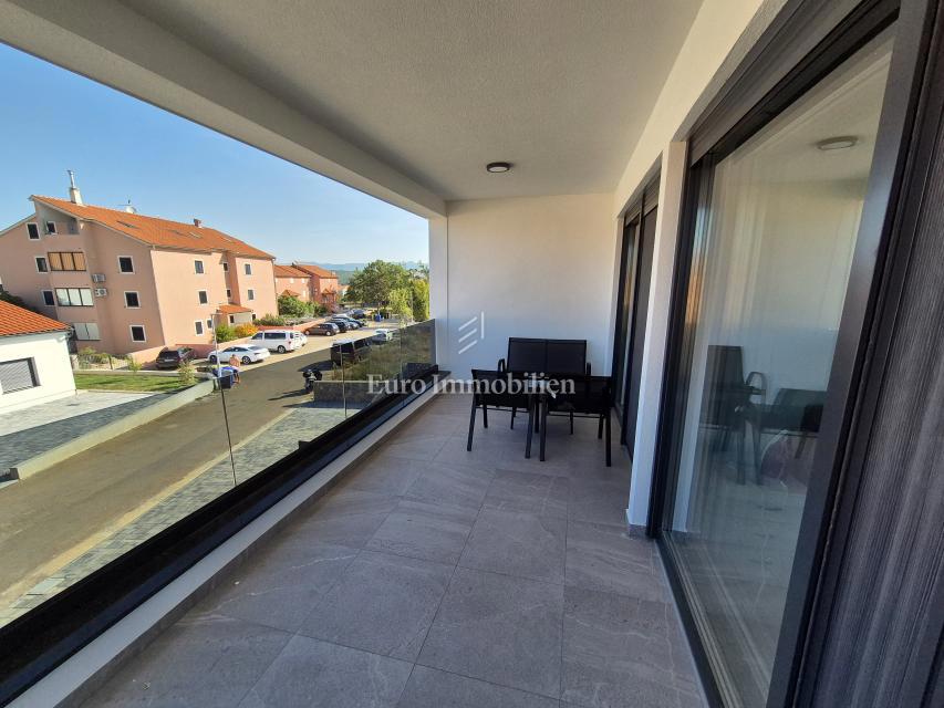 Malinska, nuova arredata con piscina