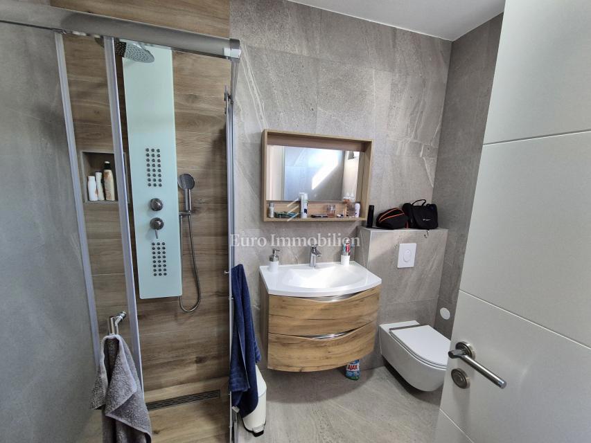 Malinska, nuova arredata con piscina