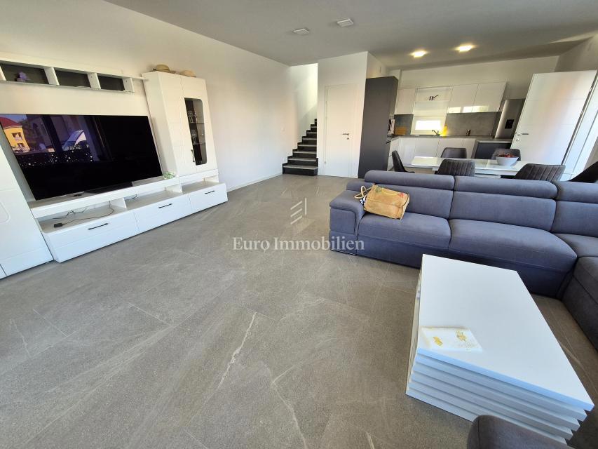 Malinska, nuova arredata con piscina