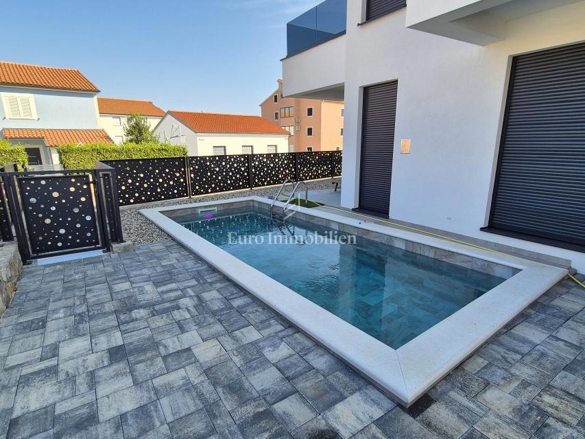 Malinska, nuova arredata con piscina