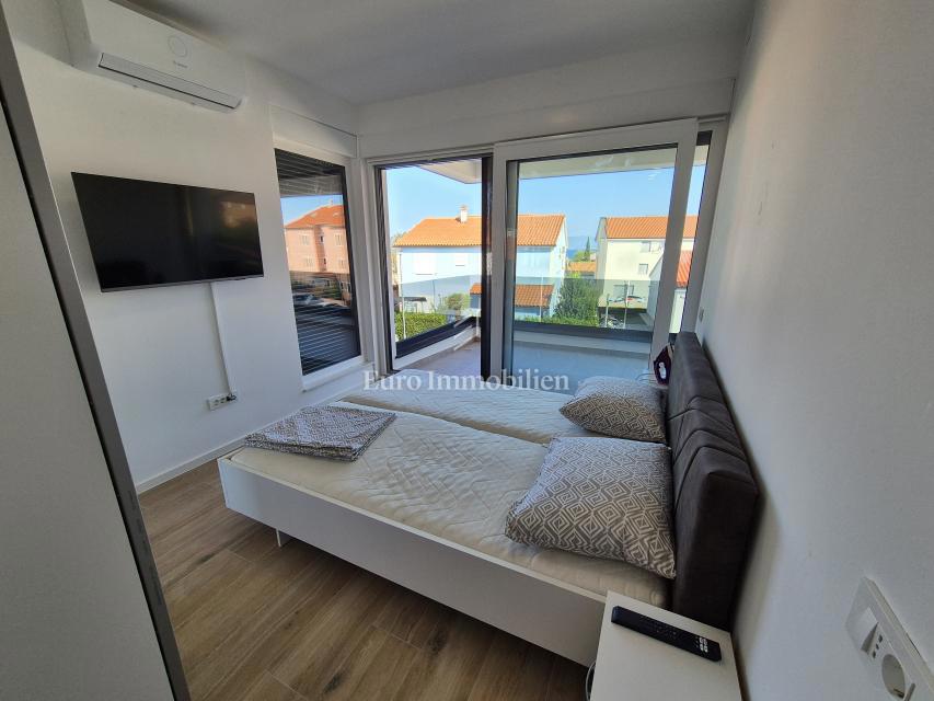 Malinska, nuova arredata con piscina