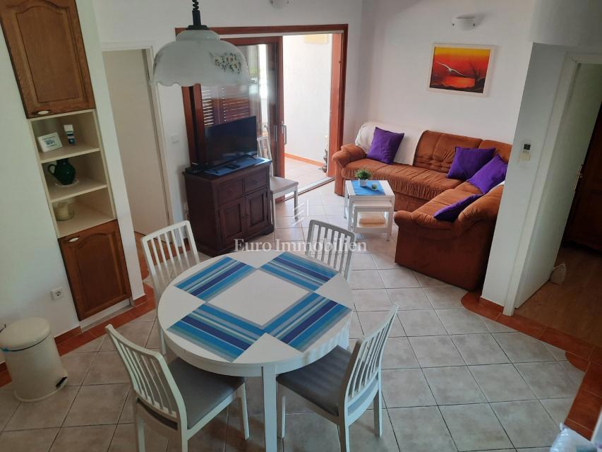 Petrčane, casa con 4 appartamenti, 90 m dal mare!