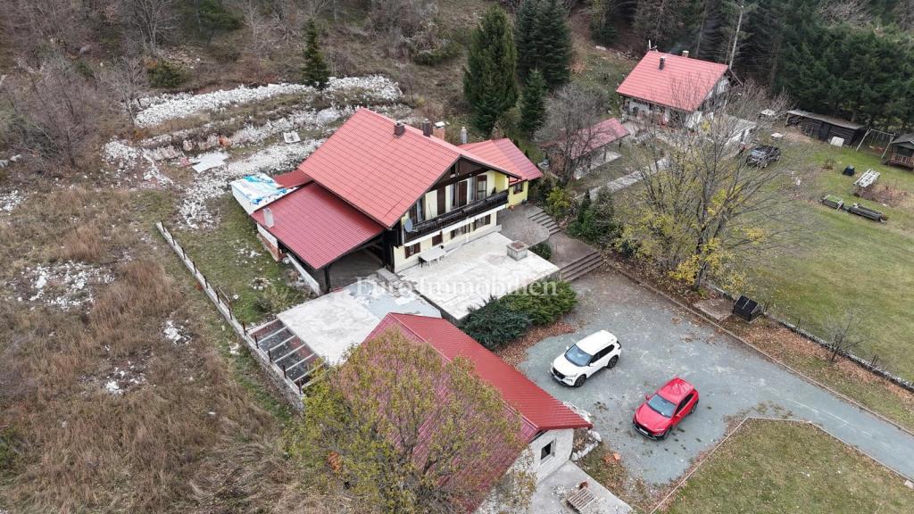 Lukovo, casa con ampio giardino in una posizione idilliaca