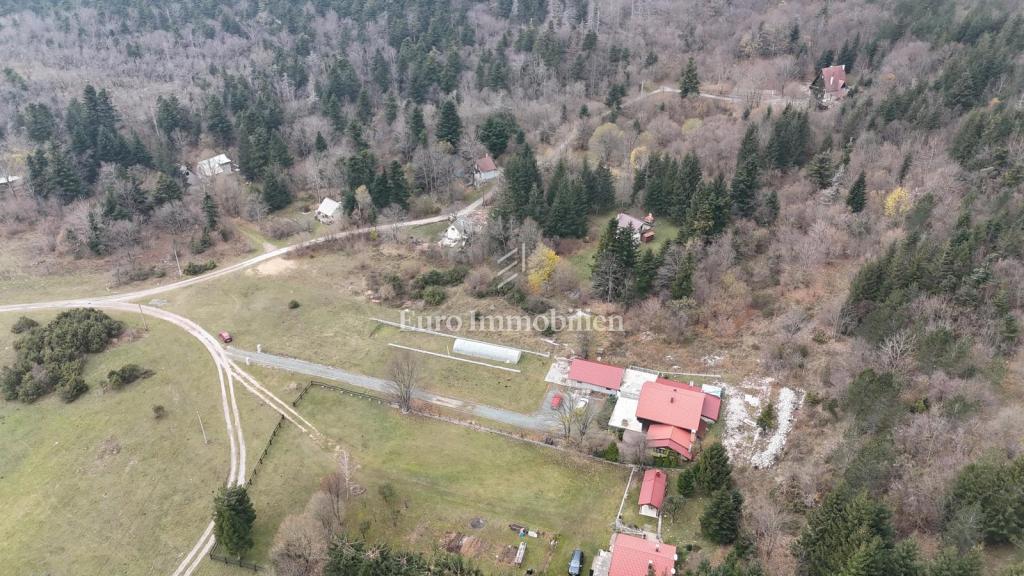 Lukovo, casa con ampio giardino in una posizione idilliaca