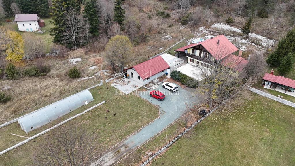 Lukovo, casa con ampio giardino in una posizione idilliaca