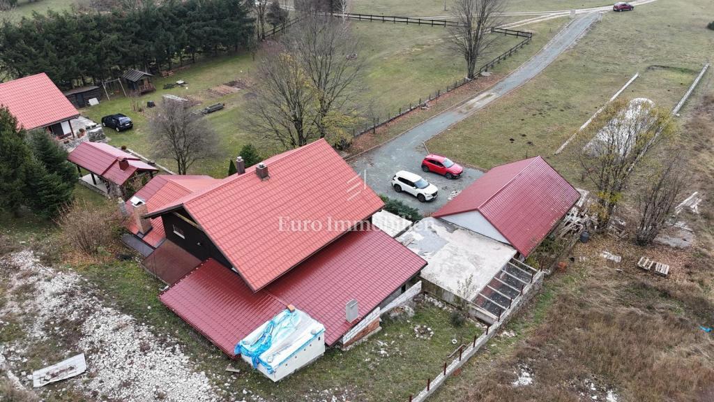 Lukovo, casa con ampio giardino in una posizione idilliaca