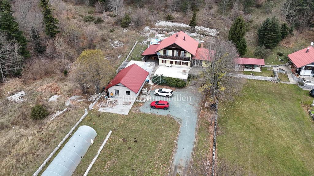 Lukovo, casa con ampio giardino in una posizione idilliaca