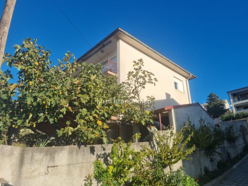 Una bella casa con vista sul mare