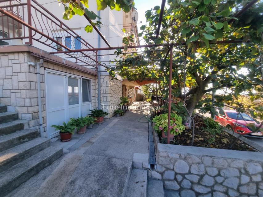 Una bella casa con vista sul mare