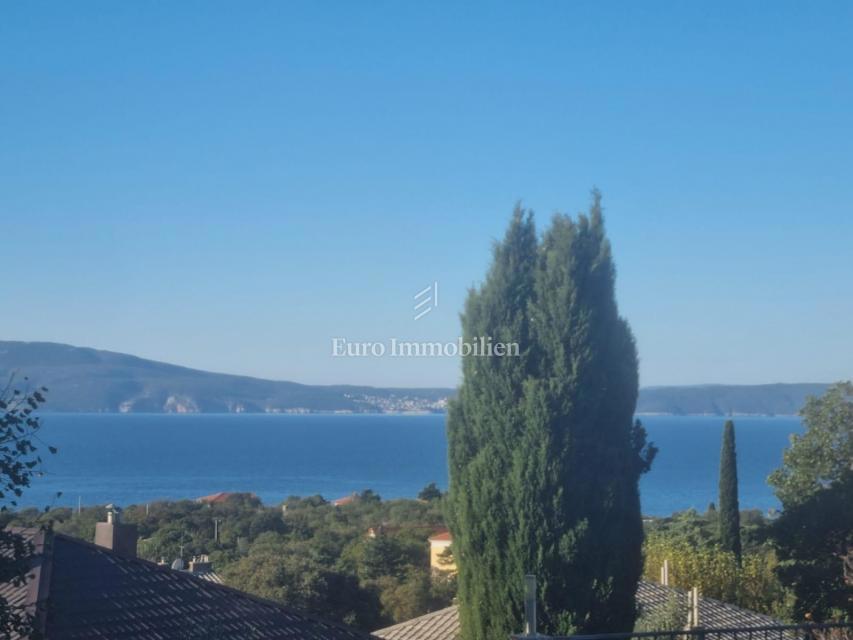 Una bella casa con vista sul mare