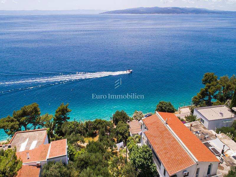 Casa con appartamenti a Bratuš, seconda fila dal mare