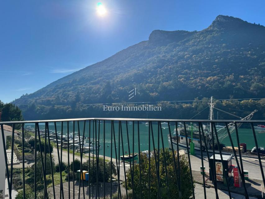 Plomin Luka - appartamento con garage, prima fila al mare