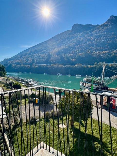 Plomin Luka - appartamento con garage, prima fila al mare