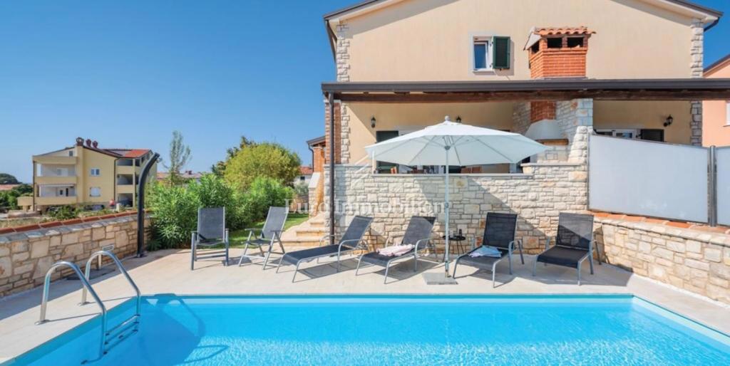 Umago - casa con piscina e garage