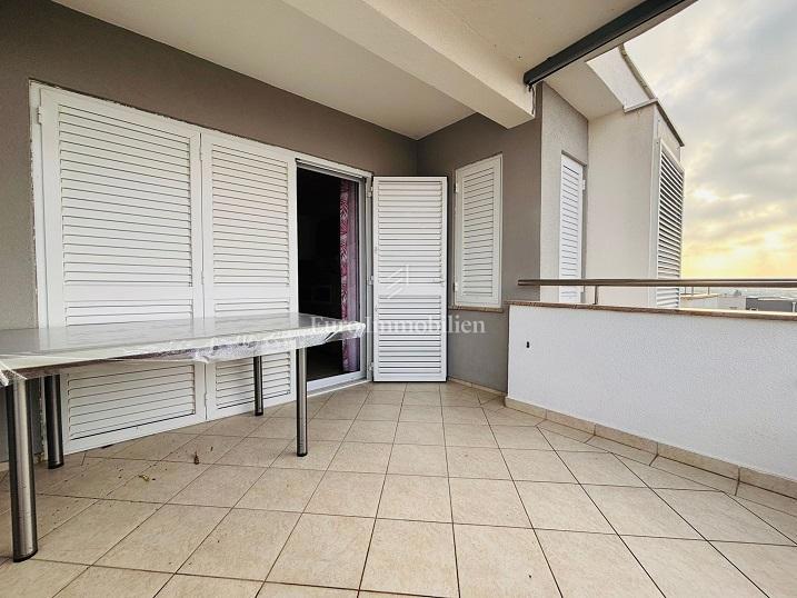 Novalja - appartamento su due piani con vista sul mare