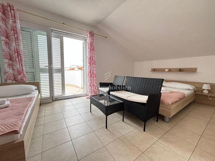 Novalja - appartamento su due piani con vista sul mare