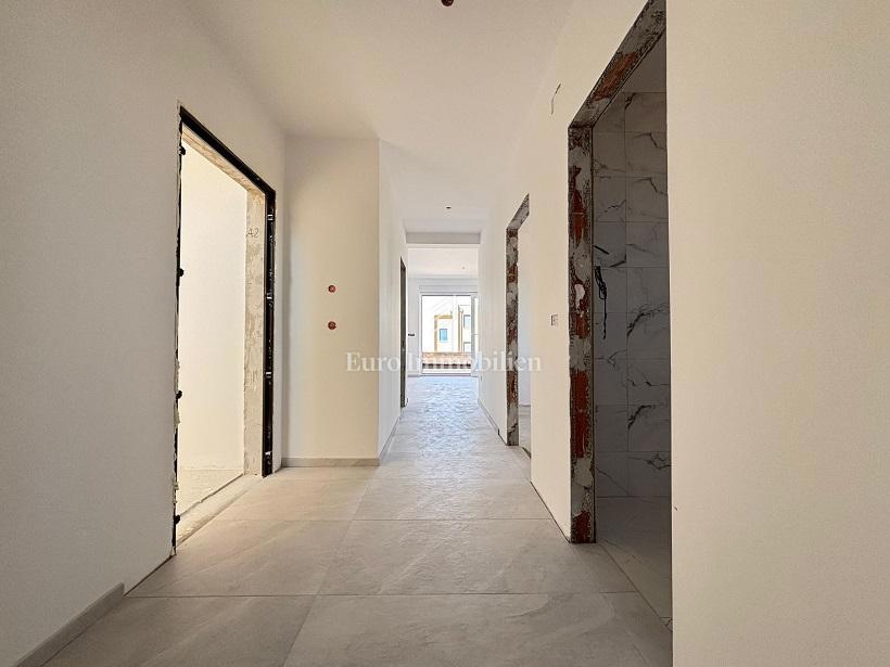 Novalja - appartamento al 1° piano, nuovo edificio con vista