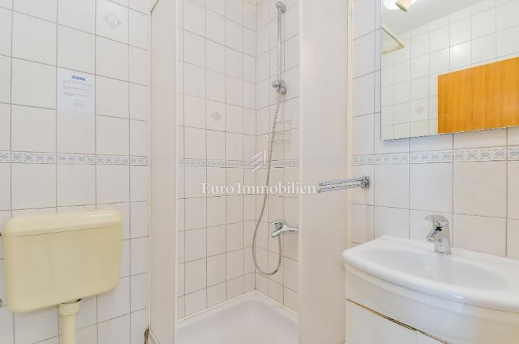 Novalja - piano terra di 3 appartamenti con giardino