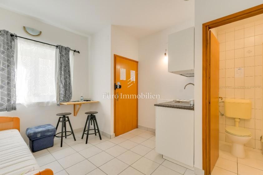 Novalja - piano terra di 3 appartamenti con giardino