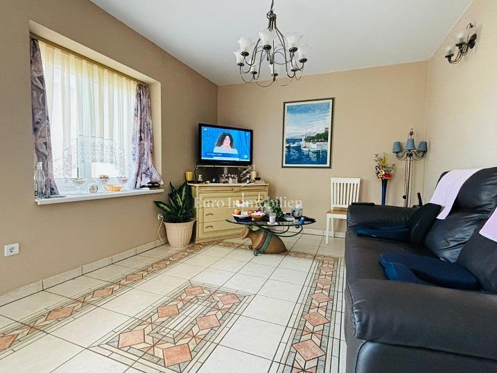 Novalja - piano terra di 3 appartamenti con giardino