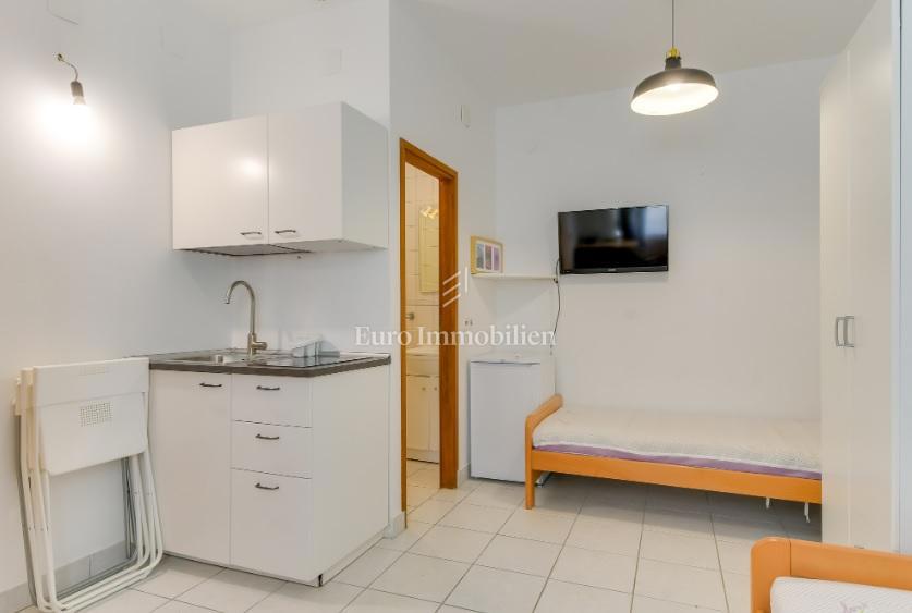 Novalja - piano terra di 3 appartamenti con giardino