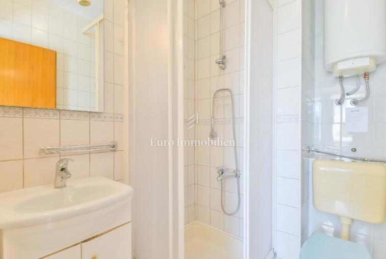 Novalja - piano terra di 3 appartamenti con giardino