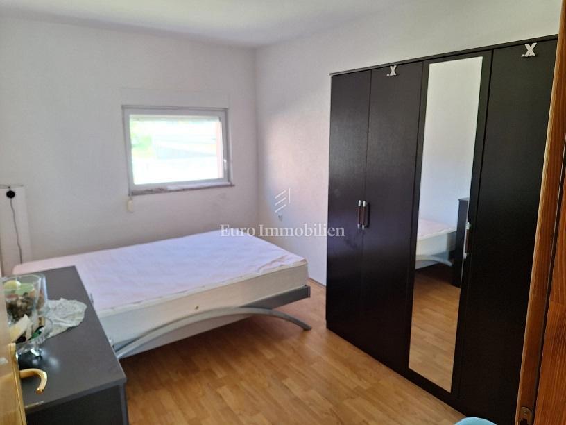 Pag - appartamento al piano terra con ampia terrazza