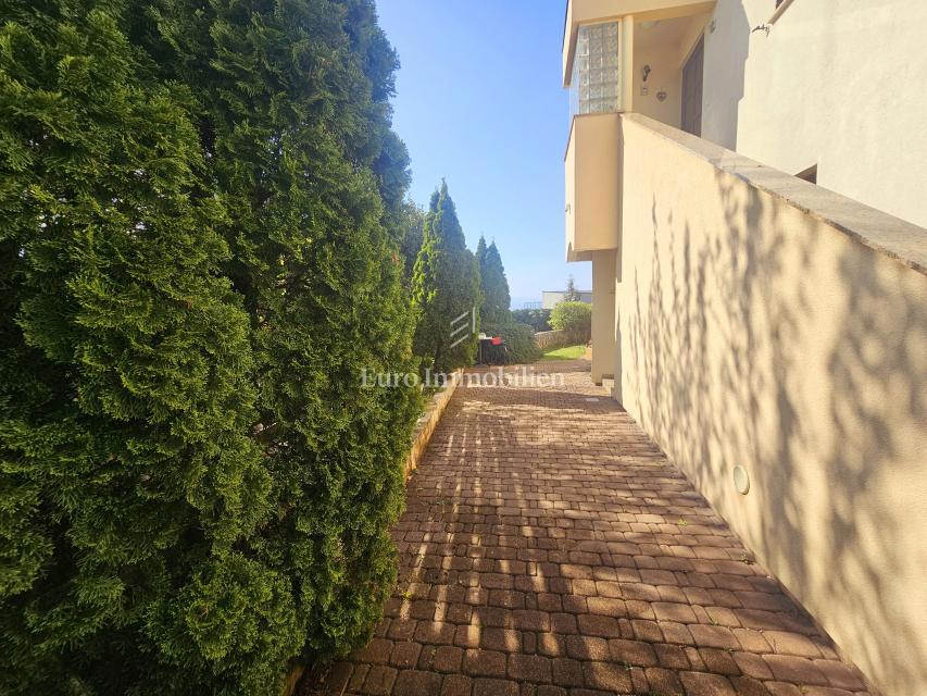 Appartamento al piano terra con ampio giardino