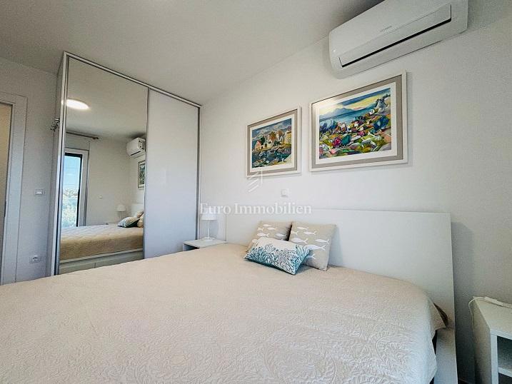 Mandre - una nuova casa con piscina vicino al mare