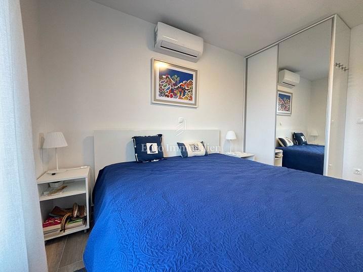 Mandre - una nuova casa con piscina vicino al mare